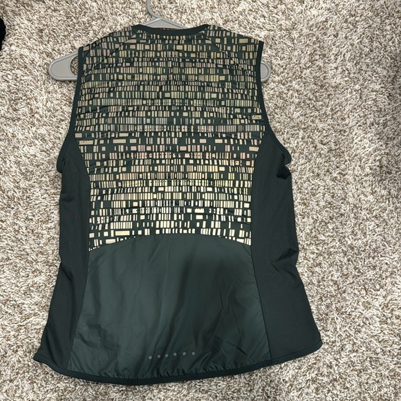Women’s Nike Aeroloft Vest - Picture 3 of 3